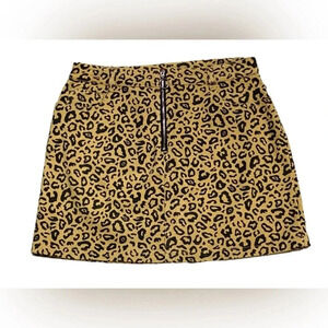 Signature 8 Leopard Animal Print Mini Skirt Front Zip Size  Medium